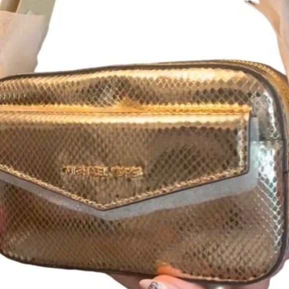 Michael Kors 2-in-1 Maisy camera bag gold new - Picture 3 of 9